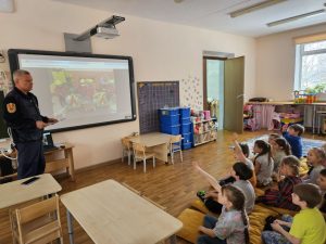Провели профилактические занятия для дошколят.