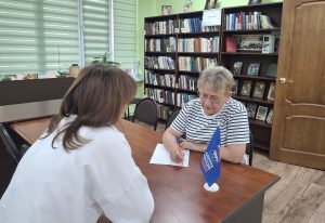 Муниципальный депутат Галина Лушина рассмотрела с жителями вопросы по оформлению дорожного объекта