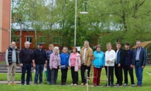 Депутаты муниципального округа Вороново приняли участие в посадке деревьев.