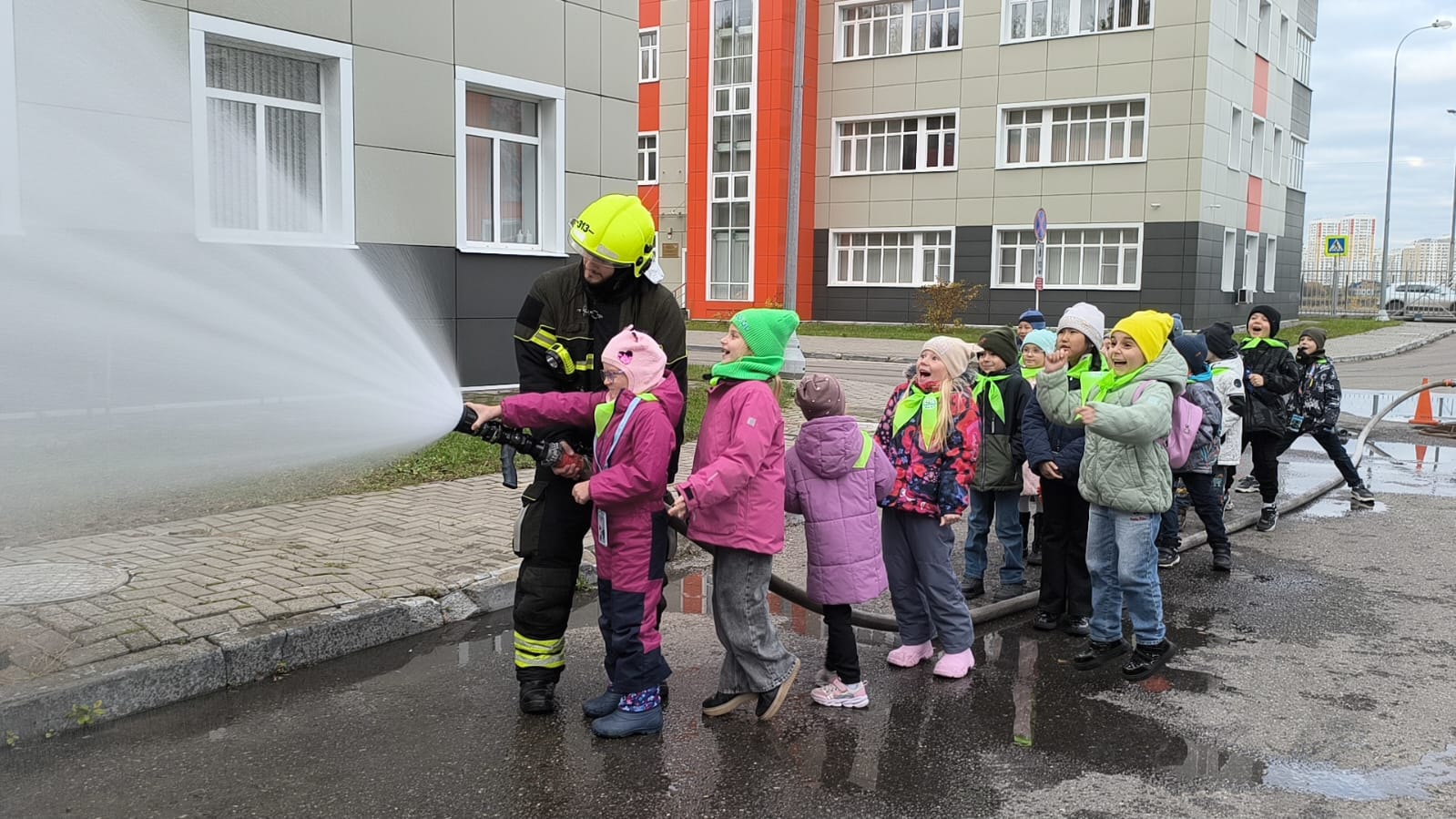Активная работа с подрастающим поколением