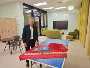 Депутат Совета депутатов муниципального округа Вороново преподнес  Новогодний подарок ДК «Кленово».