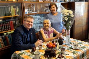 Депутат Совета депутатов муниципального округа Вороново принял участие в поздравлении  труженика тыла.