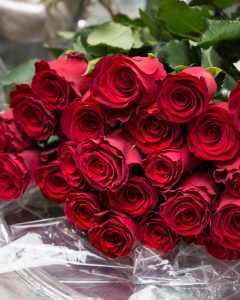 Весна начинается с улыбок: депутаты Совета депутатов муниципального округа Вороново провели акцию «Весенний комплимент».