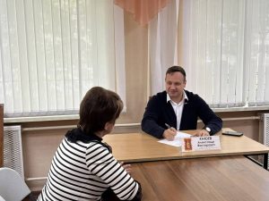 Очередной прием граждан провел депутат МО Вороново.