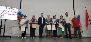 Депутаты округа поздравили сотрудников реабилитационного центра «Ясенки» с Днём социального работника