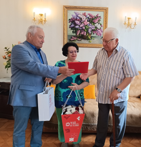 Поздравление с 85-летием: Почетный житель Вороново отмечает юбилей.