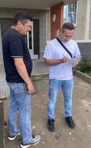 Депутат Александр Князев проверил качество капремонта в доме поселка ЛМС